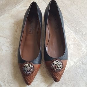 Like new Brighton Ebony flats size 9M